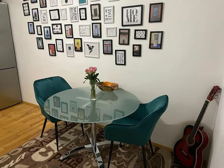 Beautiful 2-Bedroom Apartment In Munich Center