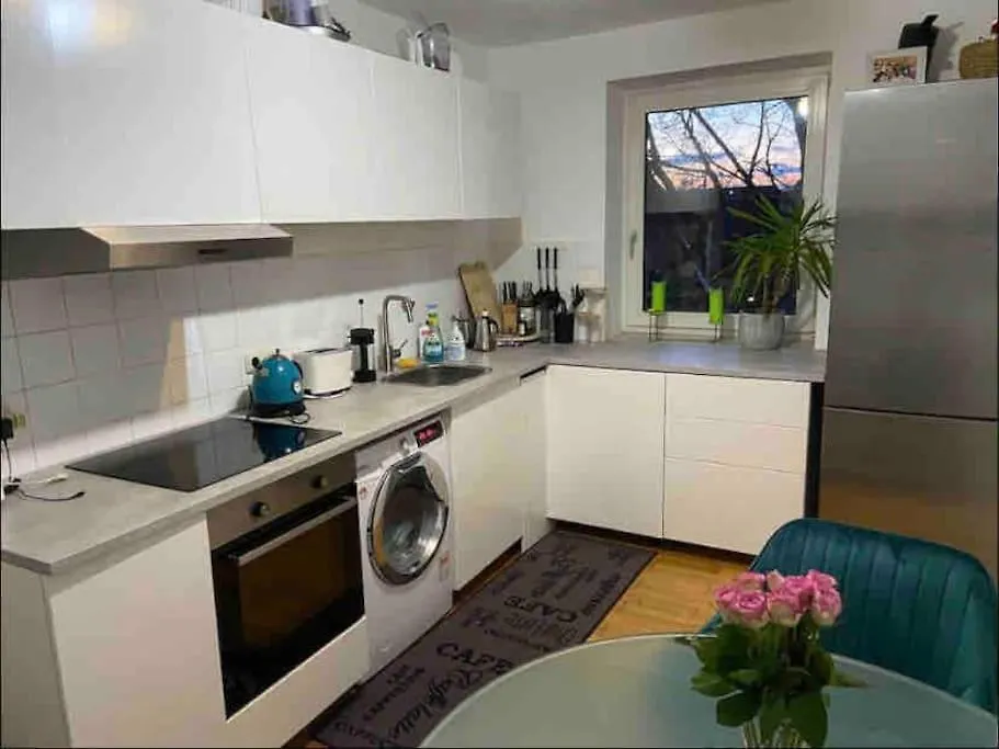 Beautiful 2-Bedroom Apartment In Munich Center 0*,